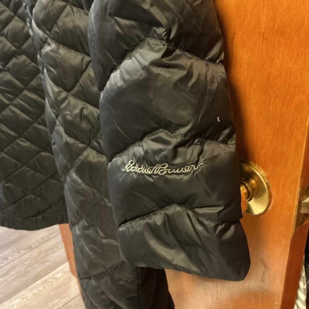 Women’s Eddie Bauer Black Quilted Puffer Coat with Faux Fur Hood - Picture 6 of 6